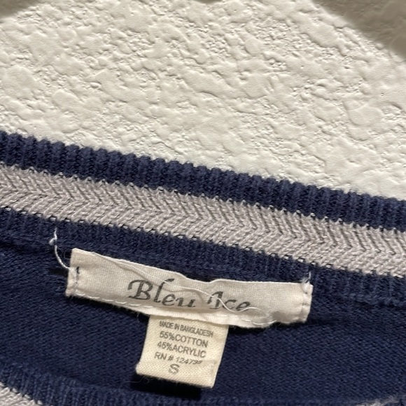 Sweater - Picture 4 of 4